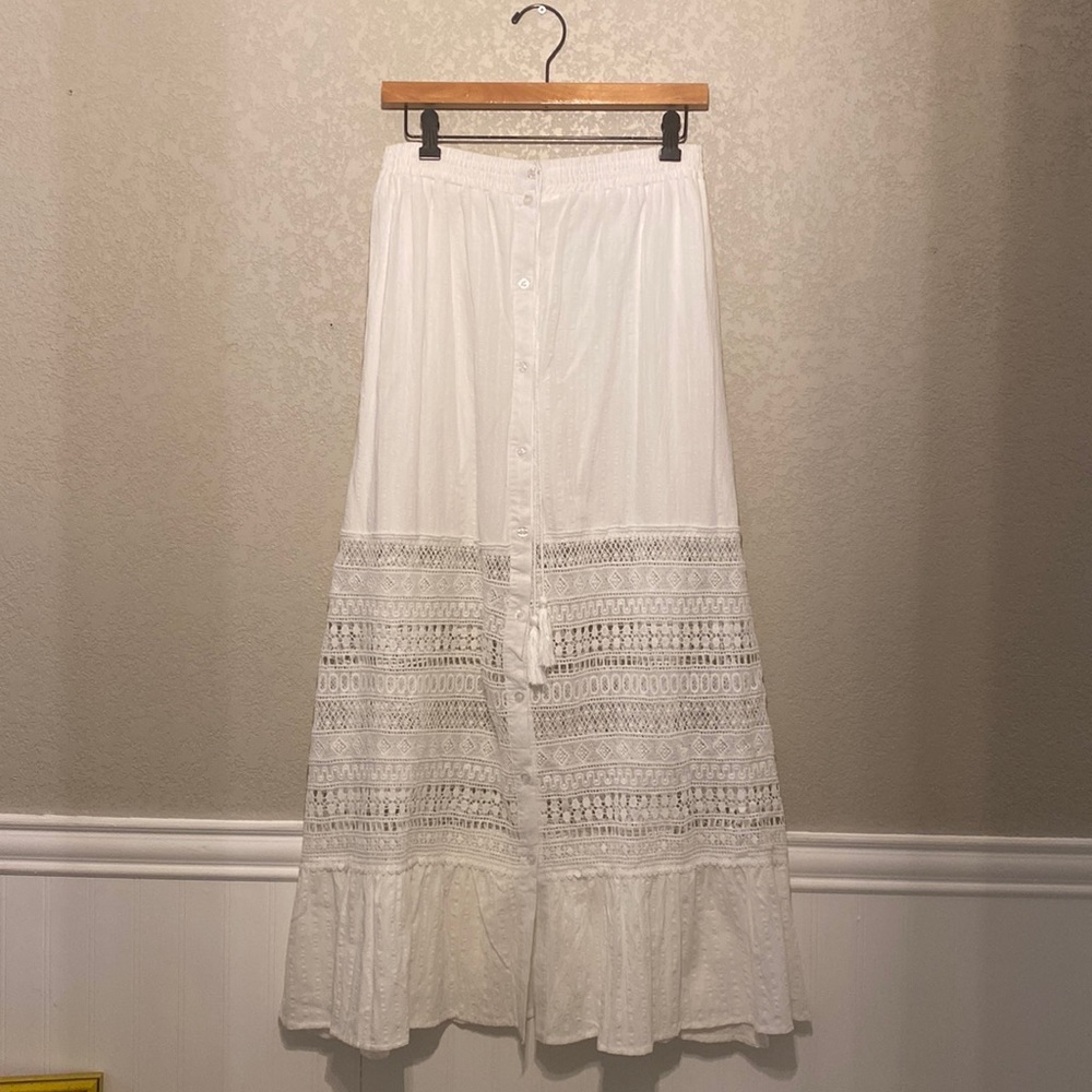 White beachy skirt